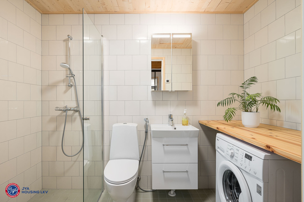 Kylpyhuone alakerrassa