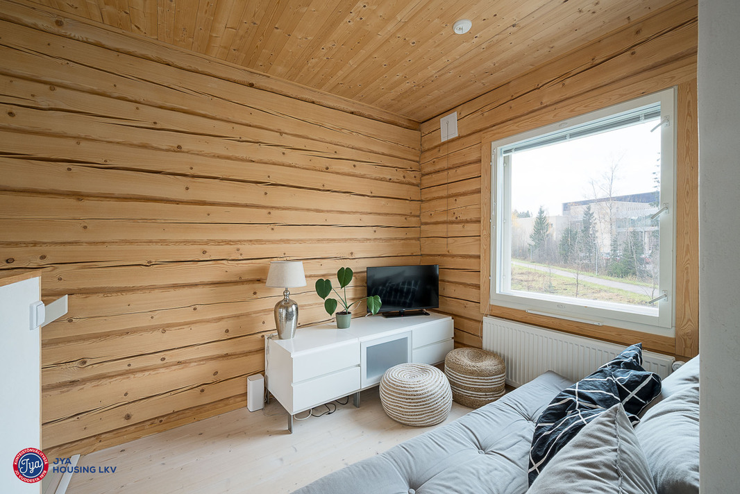 Yläkerrassa avautuva aulatila