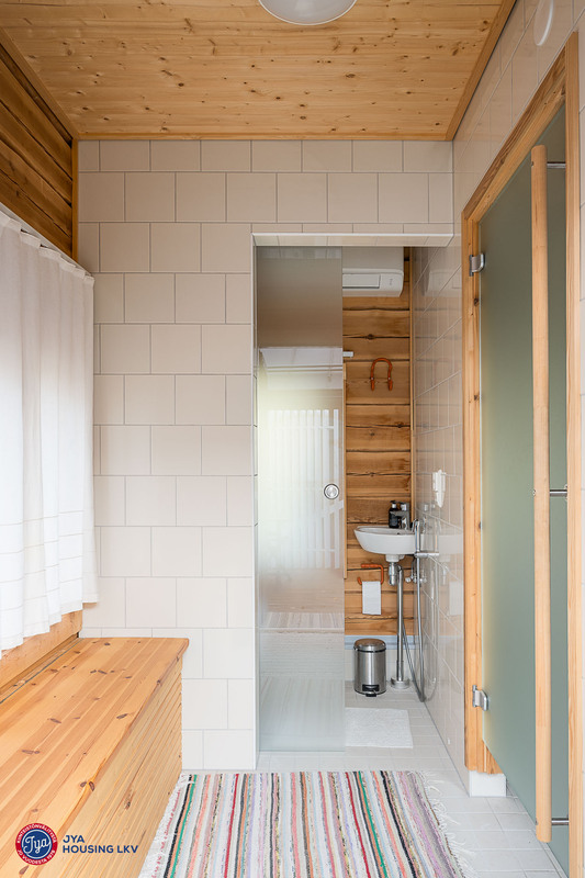 Saunan pukuhuone ja wc, jossa ILP