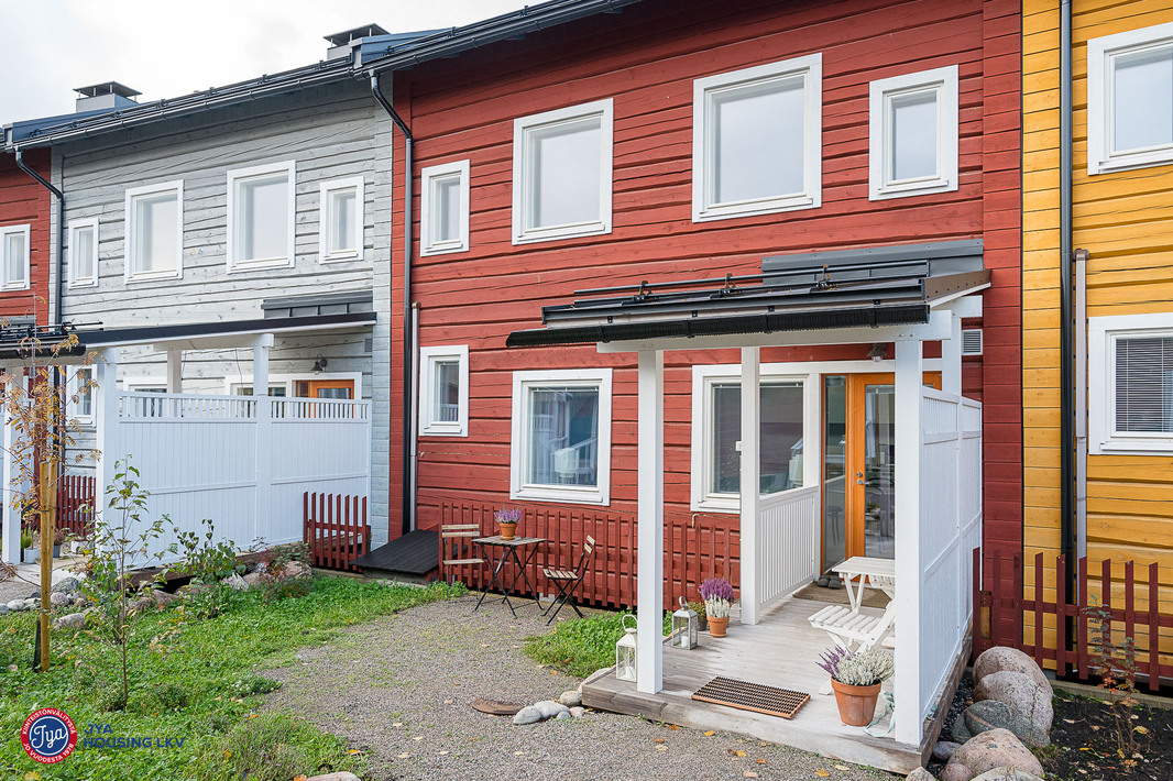 Asunnon terassi ja piha