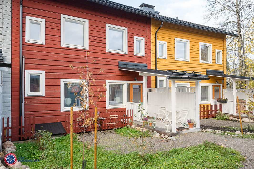 Asunnon terassi ja piha