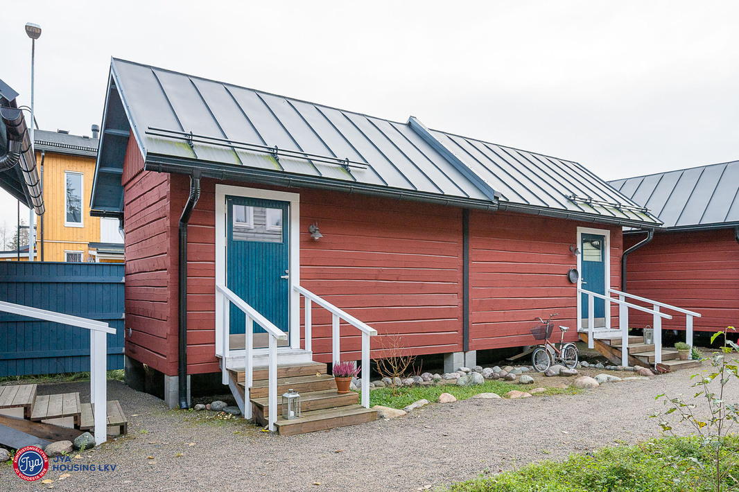 Asunnon pihatalon sisäänkäynti