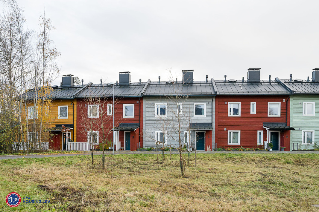 Julkisivu Leirikujan puolella