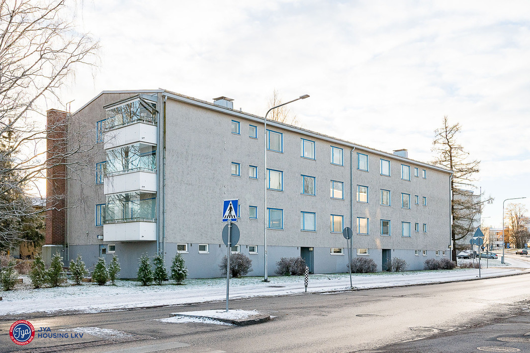 Sisäänkäynti Mäkitorpantien puolella