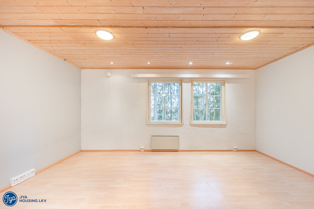 Kellarikerroksen huone