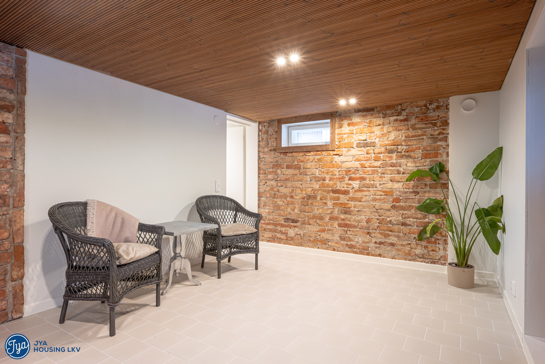 ''Takkahuone'' kellarikerros