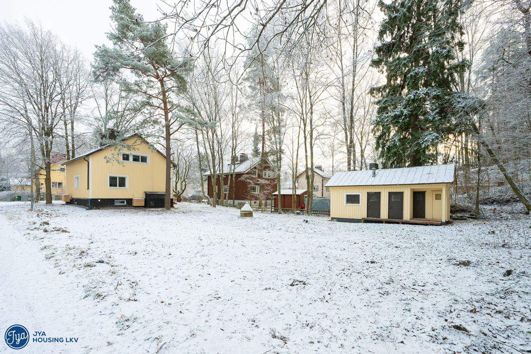 Julkisivu ja pihavarasto