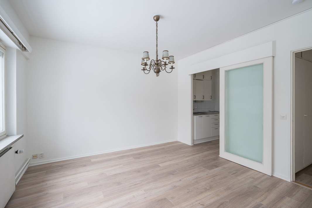 Olohuoneesta avautuu keittokomero