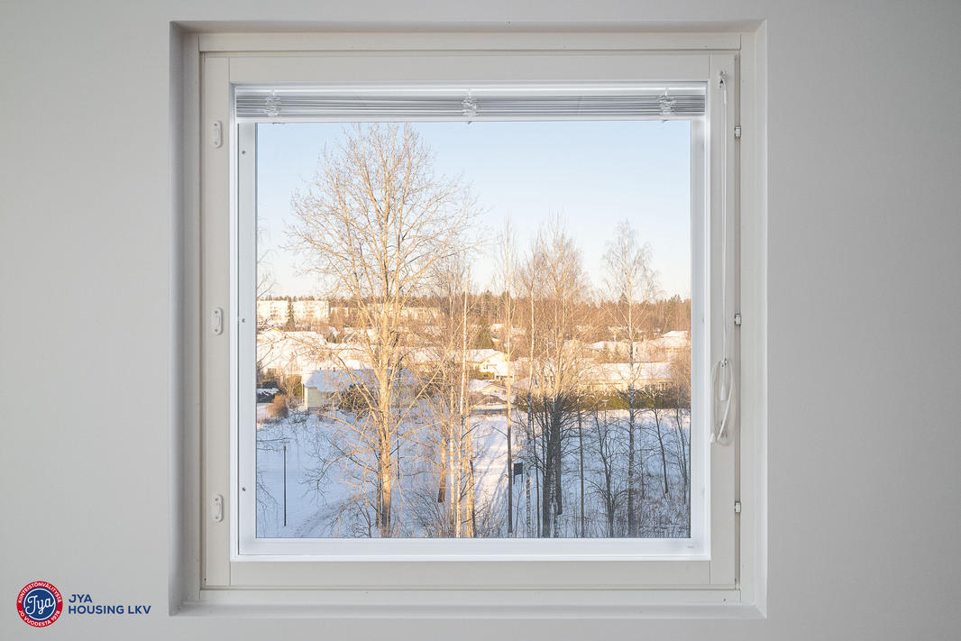 Olohuoneesta ja makuuhuoneesta kaunis näkymä puistoon