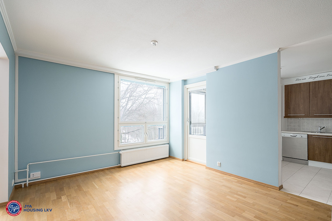 Olohuoneesta käynti parvekkeelle.