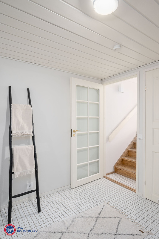 Pohjakerroksen kodinhoitohuoneeseen