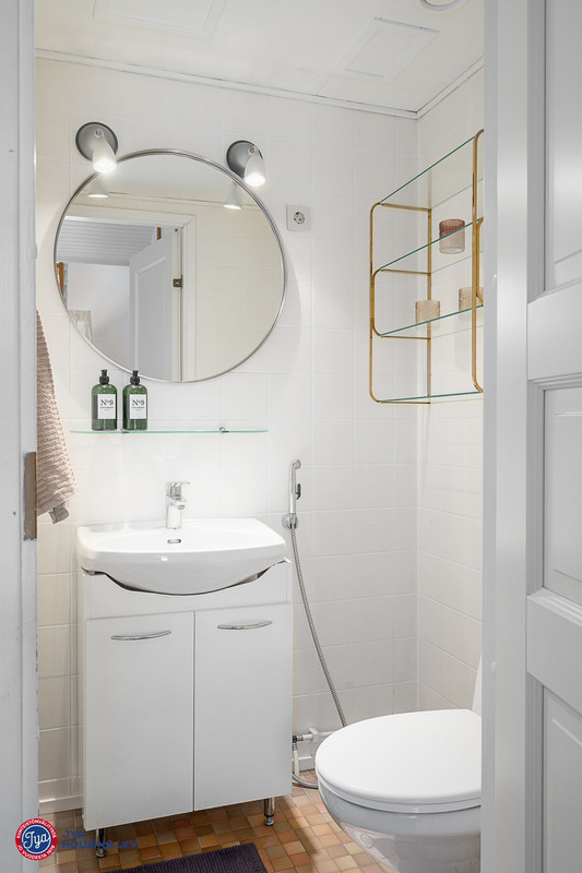 WC eteistilan yhteydessä