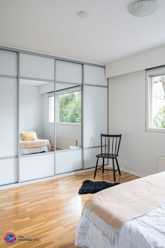 Makuuhuoneessa säilytystilaa