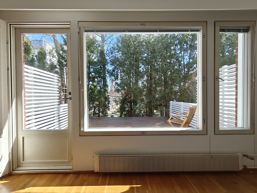 Olohuoneesta käynti terassille