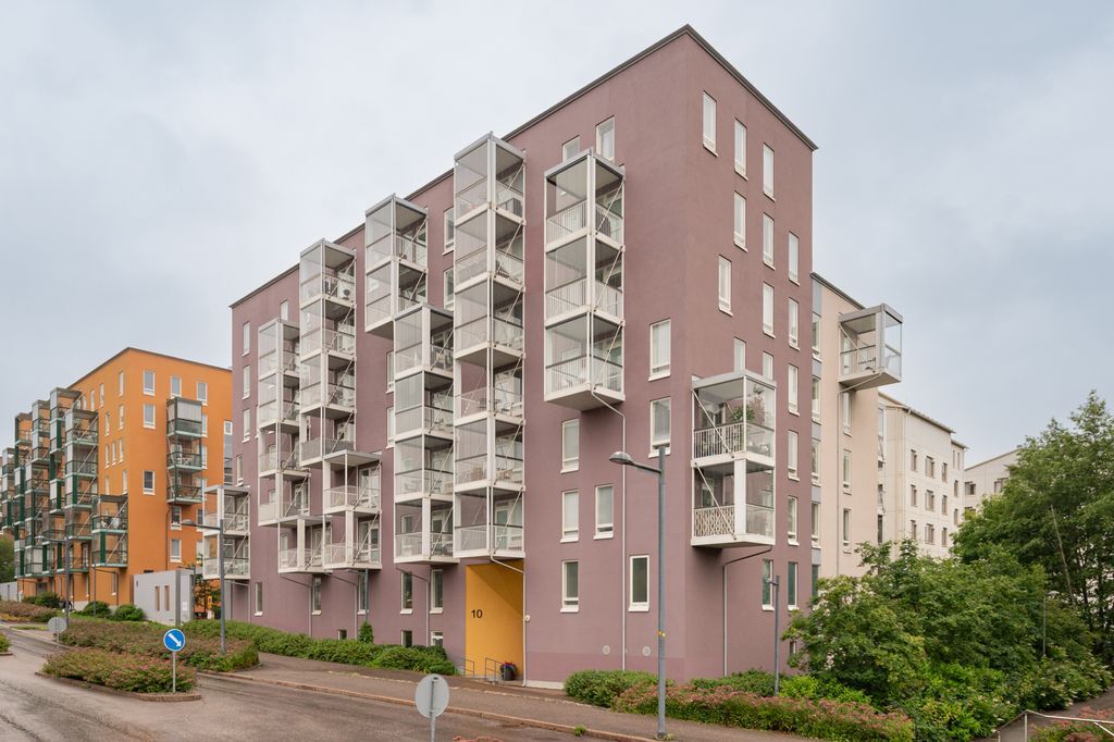 Julkisivu kadulta