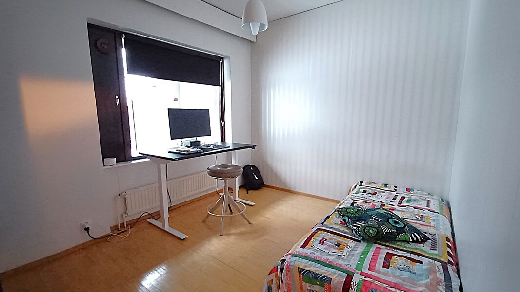 Alakerran makuuhuone