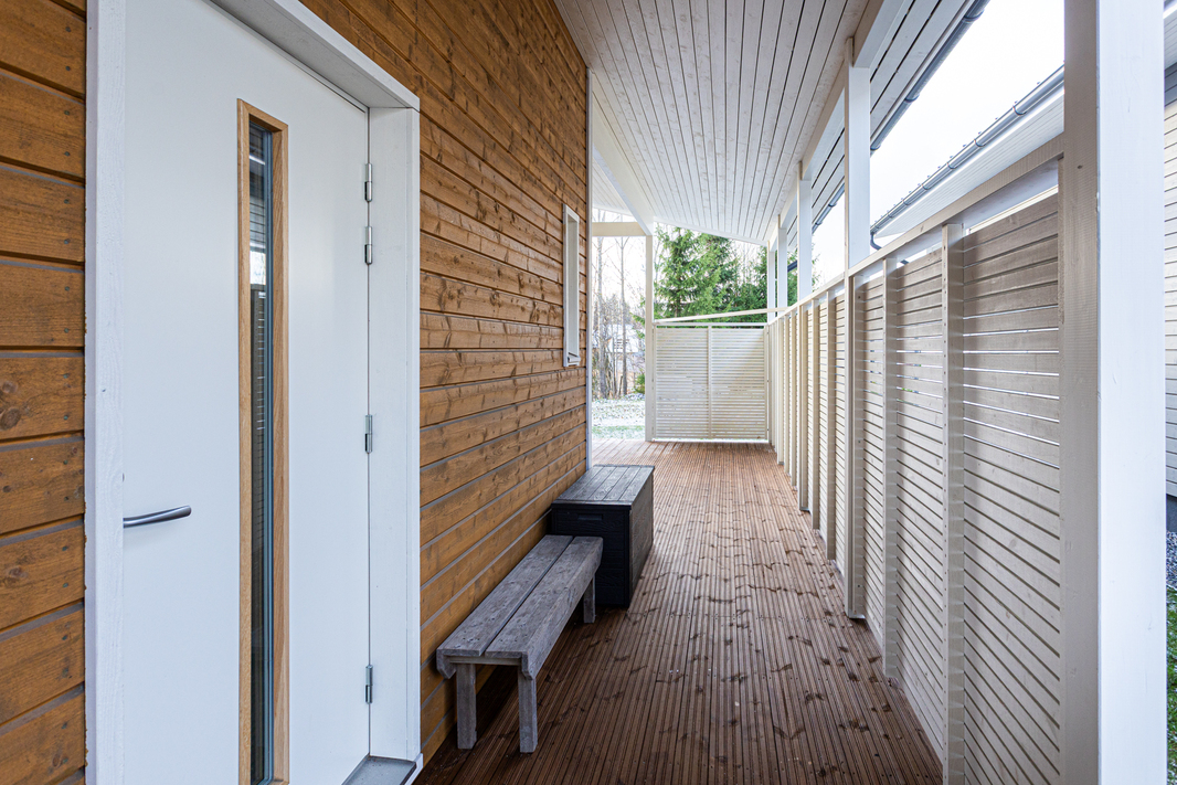 Sisääntulon terassi