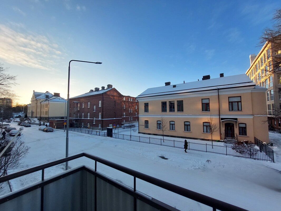 Näkymä parvekkeelta Sairaalakadulle
