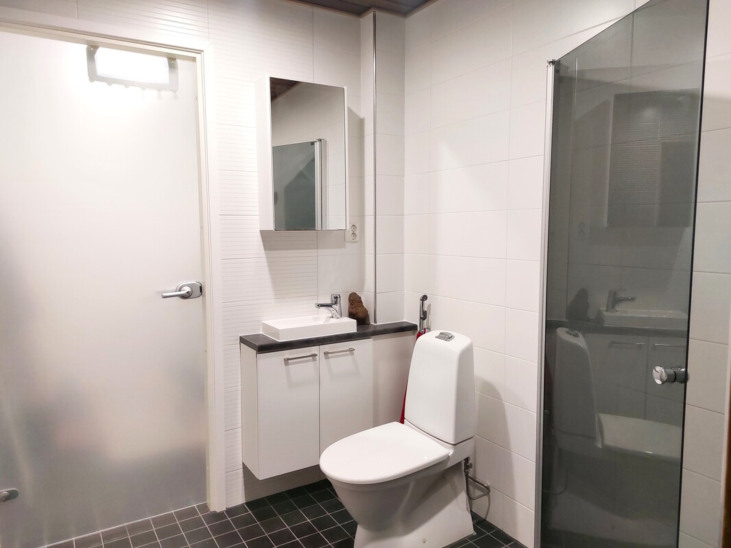 Kylpyhuoneen wc