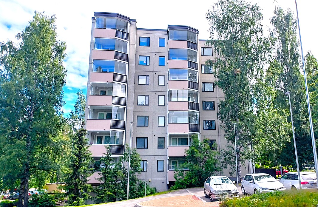 Julkisivu