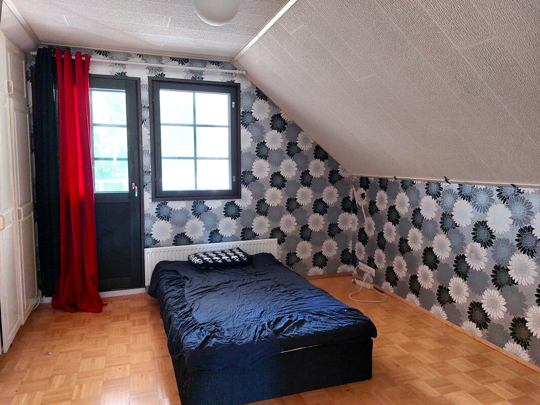 Yläkerran makuuhuone 1