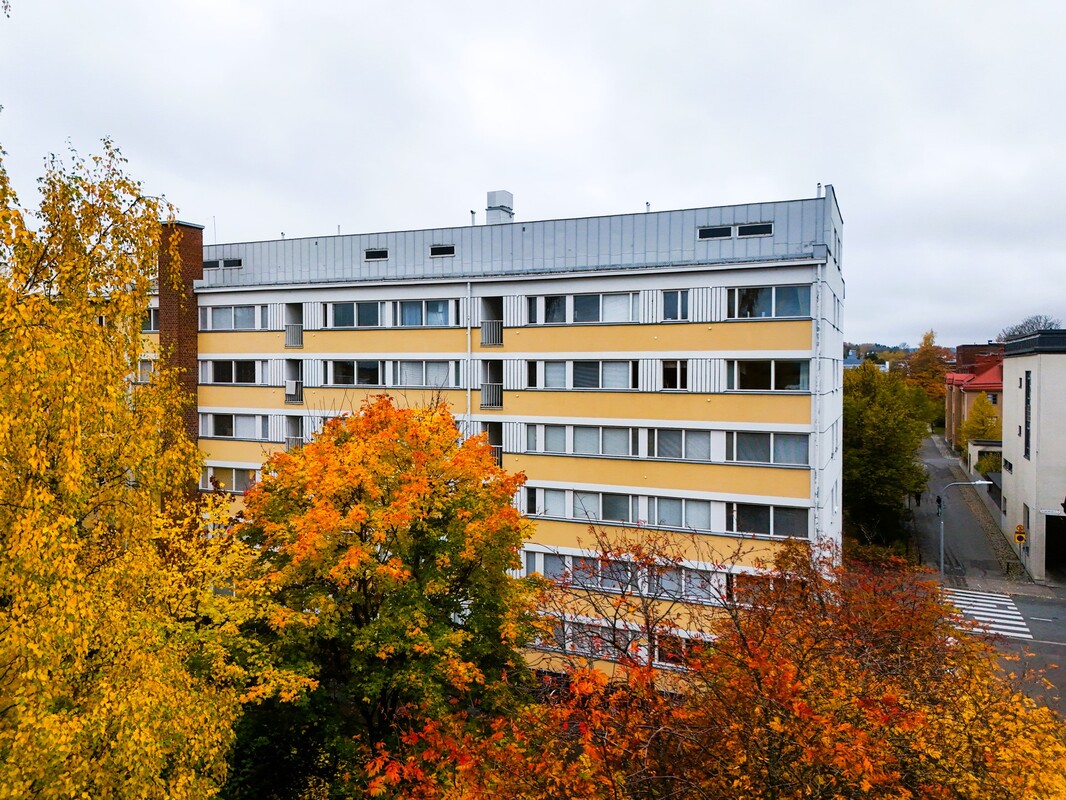 Julkisivu sisäpihalle