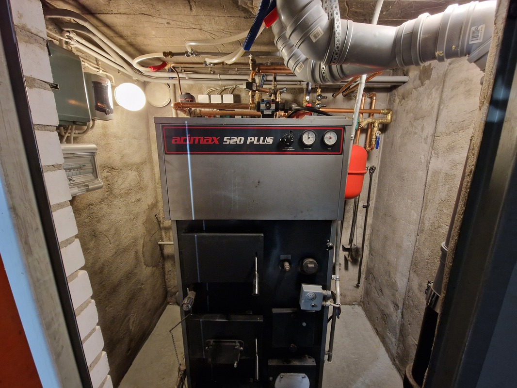 Vanha kattila puulämmitykselle