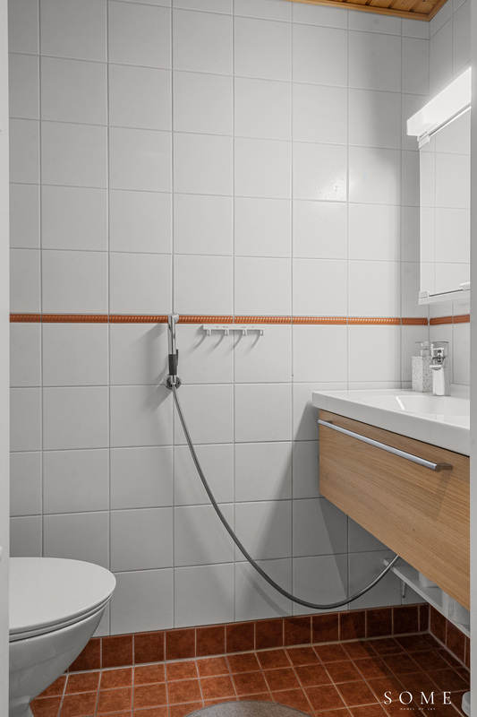Erillinen wc tila.