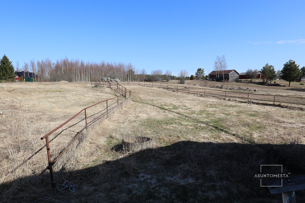 Vanha hevosaitauksen pohja
