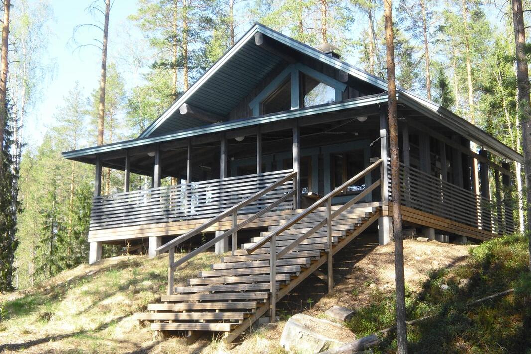 mökki rannastapäin