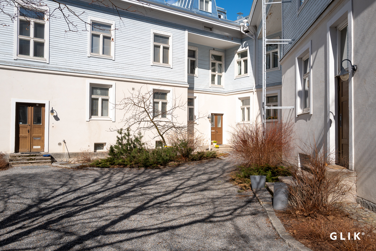 Rautatienkatu 2, 33100 Tampere, Juhannuskylä