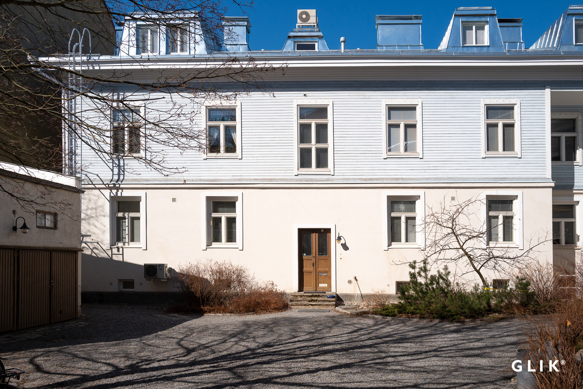 Rautatienkatu 2, 33100 Tampere, Juhannuskylä