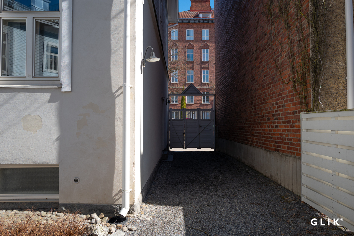 Rautatienkatu 2, 33100 Tampere, Juhannuskylä