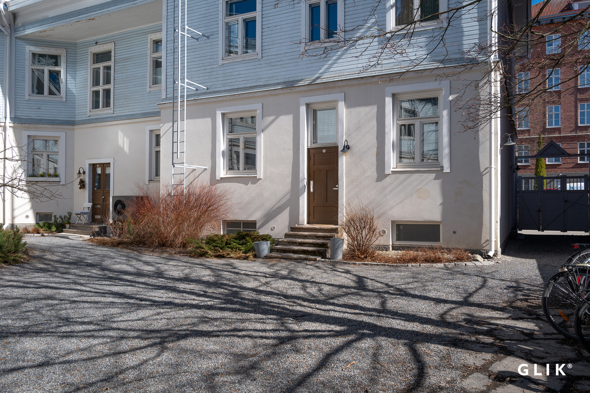 Rautatienkatu 2, 33100 Tampere, Juhannuskylä