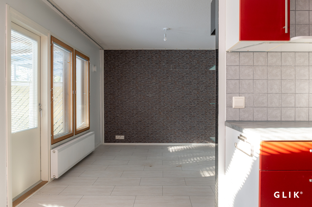 Toispuolisenkatu 4, 33580 Tampere, Holvasti