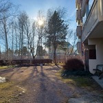 Rauhallinen aidattu sisäpiha