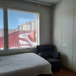 Makuuhuone 2 ikkuna sisäpihan puoleen