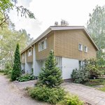 Autopaikka (sähköpistoke) asunnon vieressä