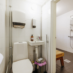 Yhtiön suihkutilan wc