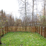 Suojaisa, aidattu takapiha