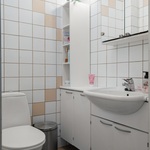 Ensimmäinen erillinen wc 