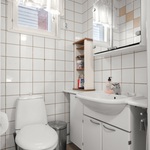 Toinen erillinen wc