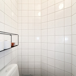 erillinen wc kylpyhuonetta vastapäätä