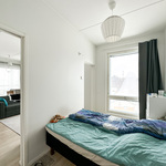 Isommassa makuuhuoneessa kätevät liukuovet