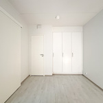 Makuuhuoneen yhteydessä vaatehuone