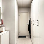 Eteisessä kaappitilaa