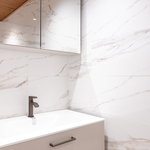 wc 2 kylpyhuoneen yhteydessä