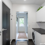 Kodinhoitohuoneesta käynti terassille