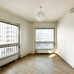 Toinen makuuhuone ihanan valoisa kahden ison ikkunan ansiosta