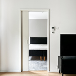 liukuovi erottelee olohuoneen makuuhuoneesta